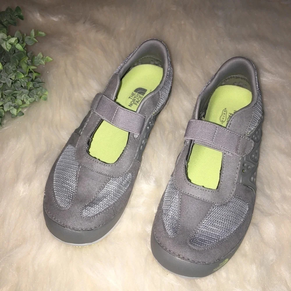 THE NORTH FACE Sz 6 Gray Athletic Shoes